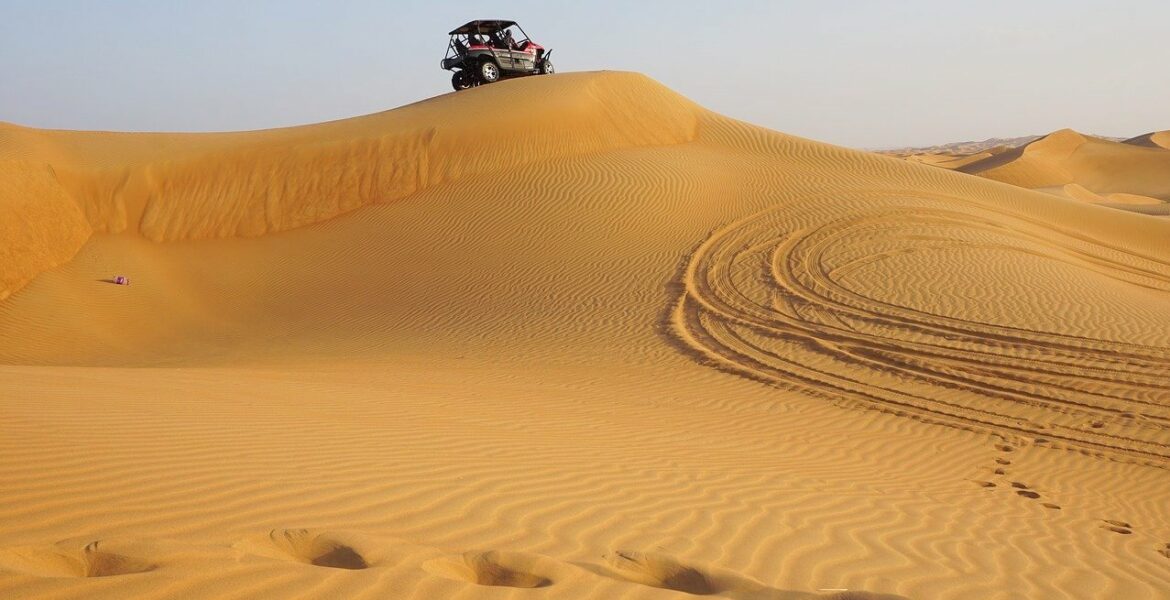 mooiste bezienswaardigheden in Dubai, UAE + wat te doen: woestijnsafari buggy