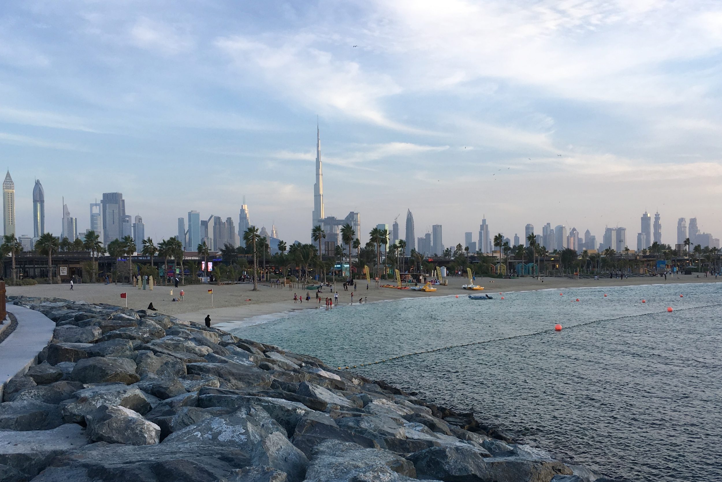 La mer beach skyline