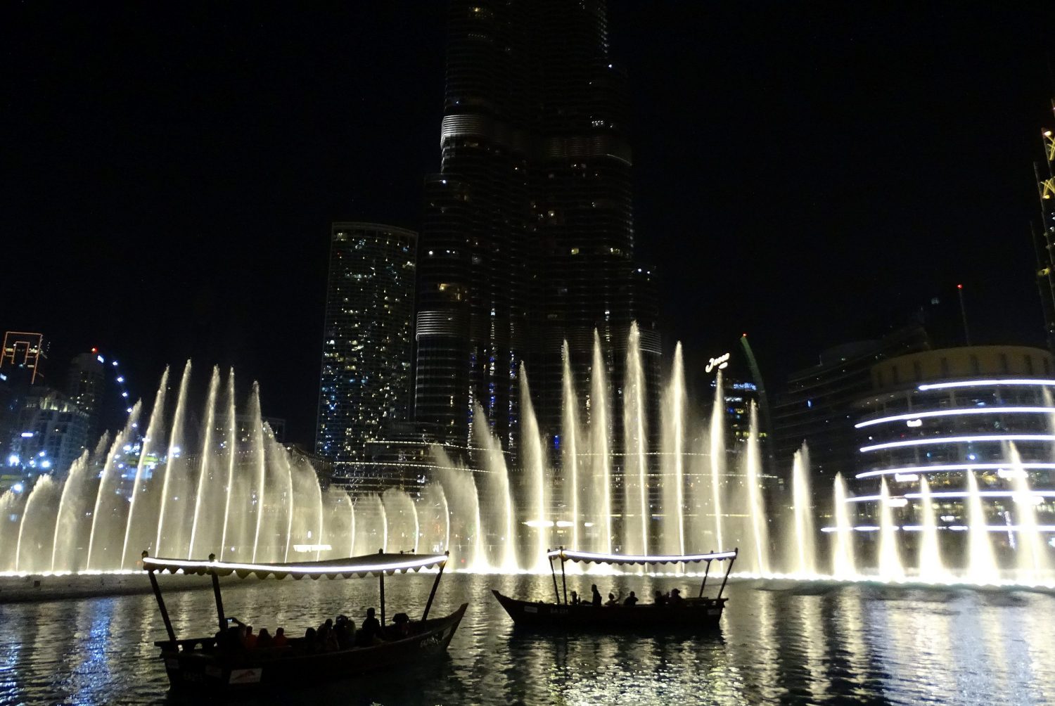 mooiste bezienswaardigheden in Dubai, UAE + wat te doen: fonteinenshow