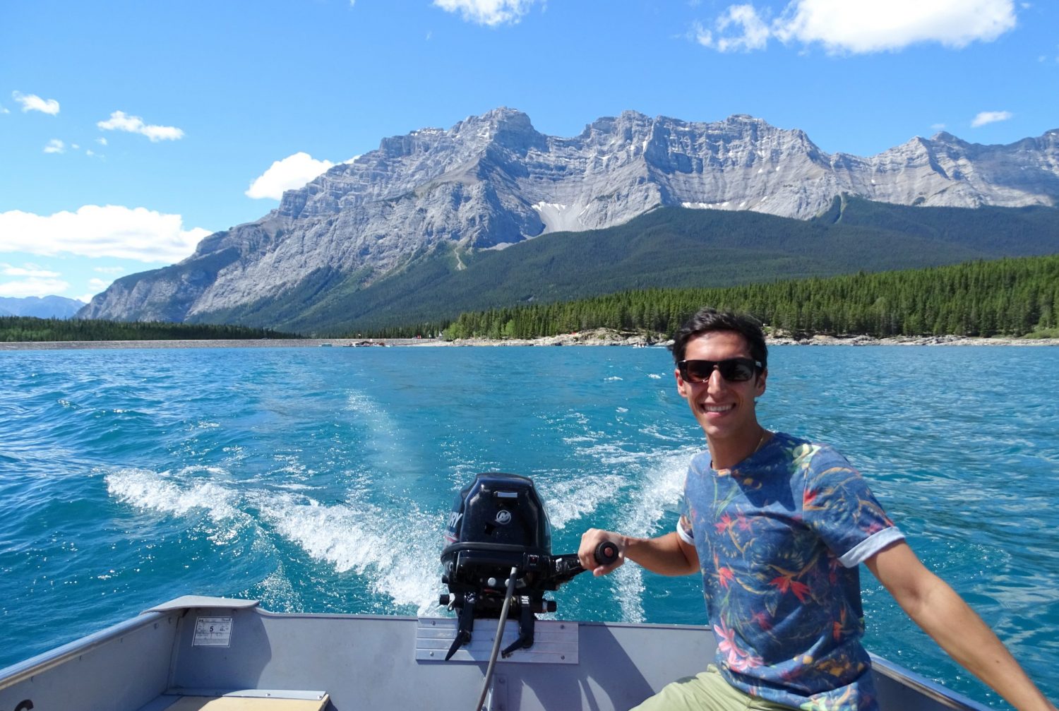 Boottocht op Lake Minnewanka tijdens onze roadtrip door Alberta in Canada