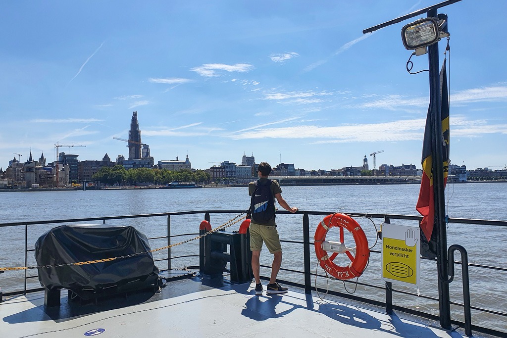 wat te doen op Linkeroever in Antwerpen: overzetboot op de schelde
