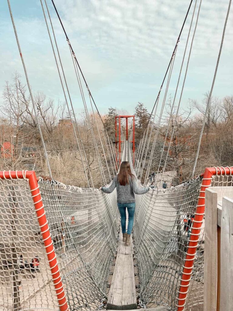 Hangbrug in Pairi Daiza, de beste dierentuin in Europa