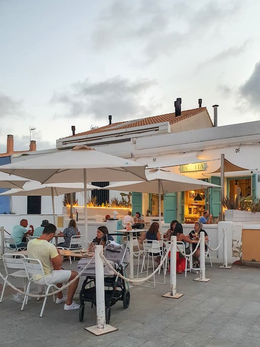 Leukste dingen om te doen in Valencia: : Ibiza vibes in La Más Bonita