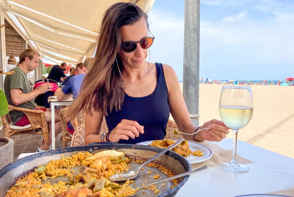 Eén van de leukste dingen om te doen in Valencia: Paella eten op het strand