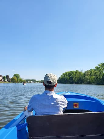 mooiste wandelingen in Oost-Vlaanderen: Bootje huren op het Donkmeer