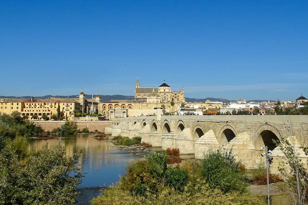 mooiste steden in Spanje voor een citytrip vakantie: Puente Romano Cordoba