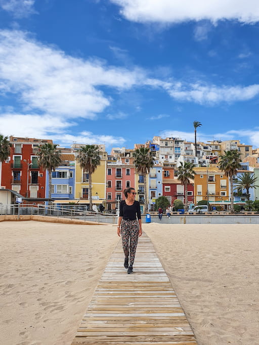 Kleurrijke huisjes bezoeken in Villajoyosa, in de omgeving van Calpe