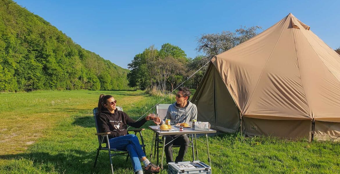 Glamping in de Belgische Ardennen: overnachten in een tipi tent