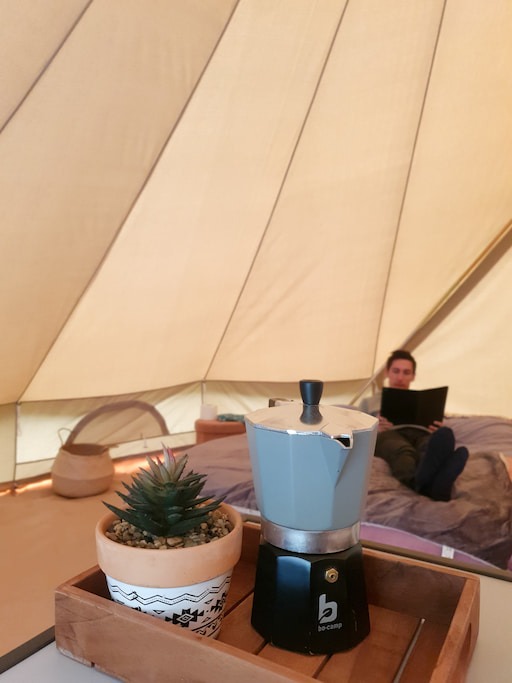 Glamping in de Belgische Ardennen: overnachten in een tipi tent
