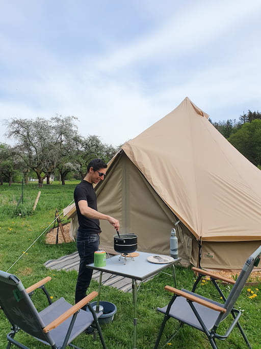 Glamping in de Belgische Ardennen: overnachten in een tipi tent