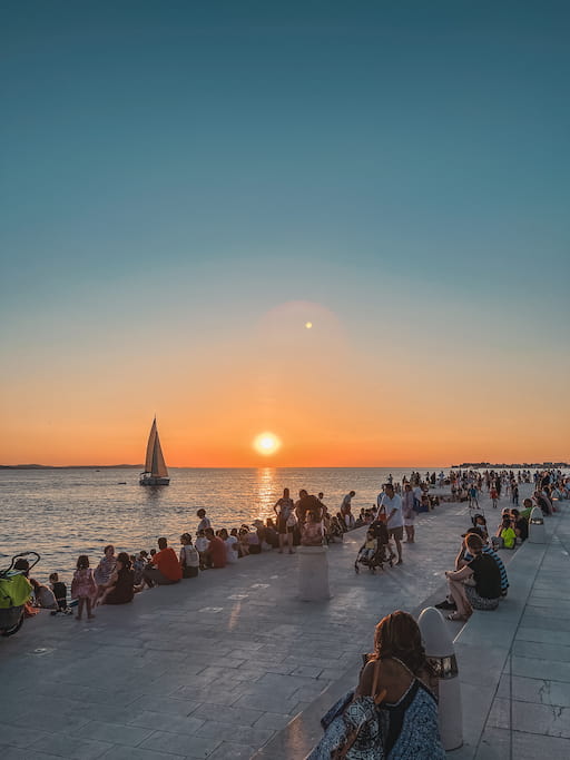 Zonsondergang zeeboulevard Riva