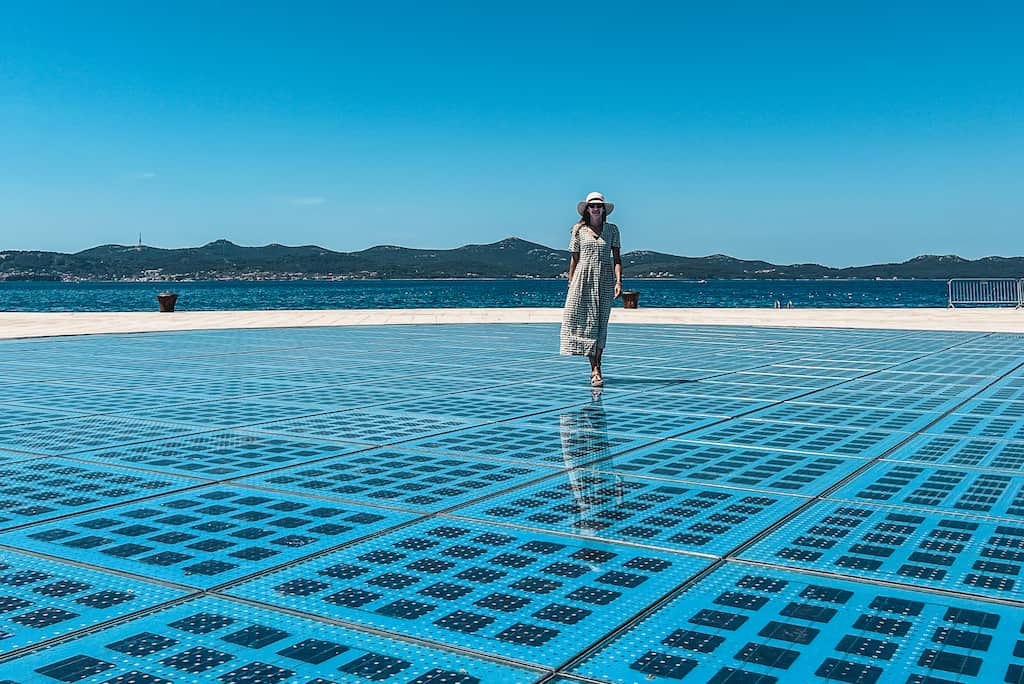 wat te doen in Zadar, Kroatië: activiteiten + reistips: Zonnegroet Nikola Bašić