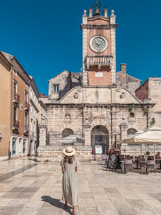 wat te doen in Zadar, Kroatië: activiteiten + reistips: Wandel door 3000 jaar geschiedenis met een gids
