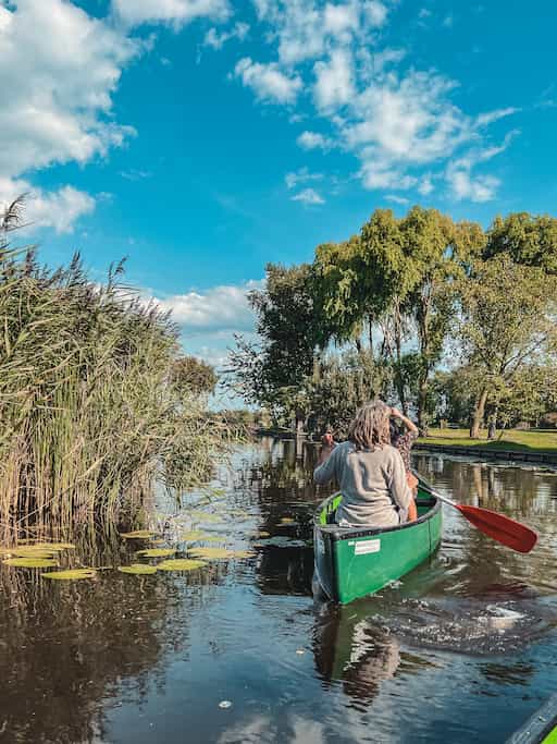 tips duurzaam weekend amsterdam: Kanovaren in Watergang met Wetlands Safari