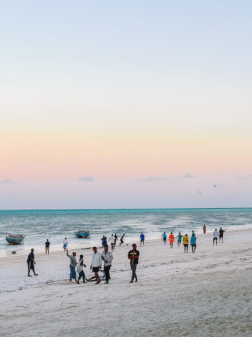 Voetbal op het strand