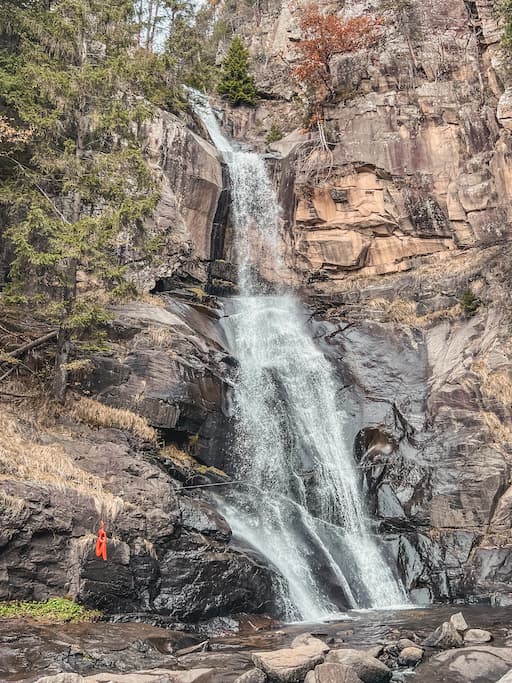 Het Eisacktal/Valle Isarco in Zuid-Tirol tijdens de herfst bezoeken: Barbian waterval wandelroute