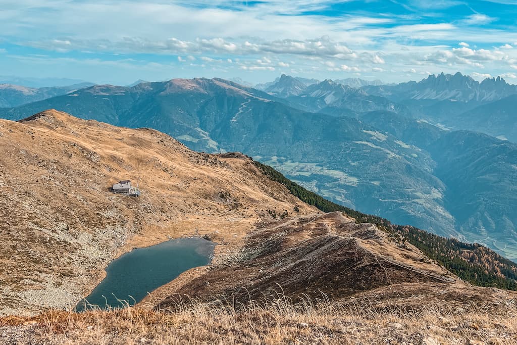 Het Eisacktal/Valle Isarco in Zuid-Tirol tijdens de herfst bezoeken: Radlseehutte
