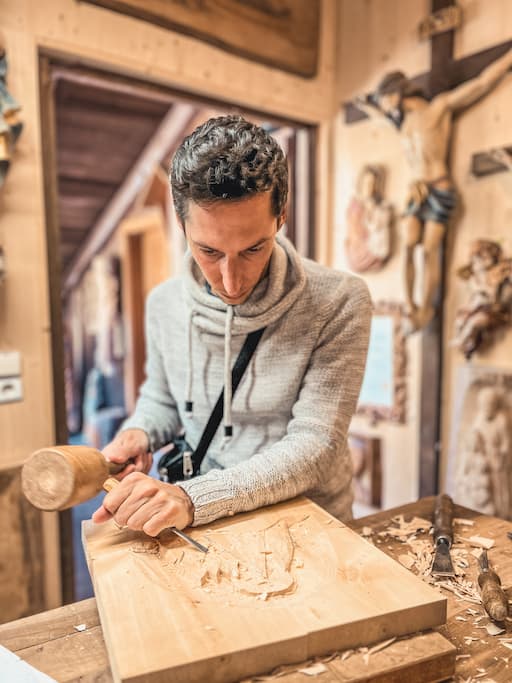 Workshop houtsnijden in boerderij Thalerhof