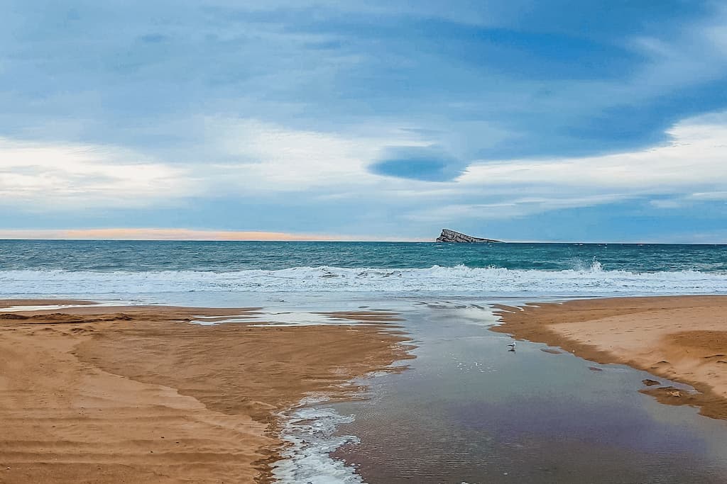 Benidorm in Spanje: leukste activiteiten om te doen: : Het strand in Benidorm