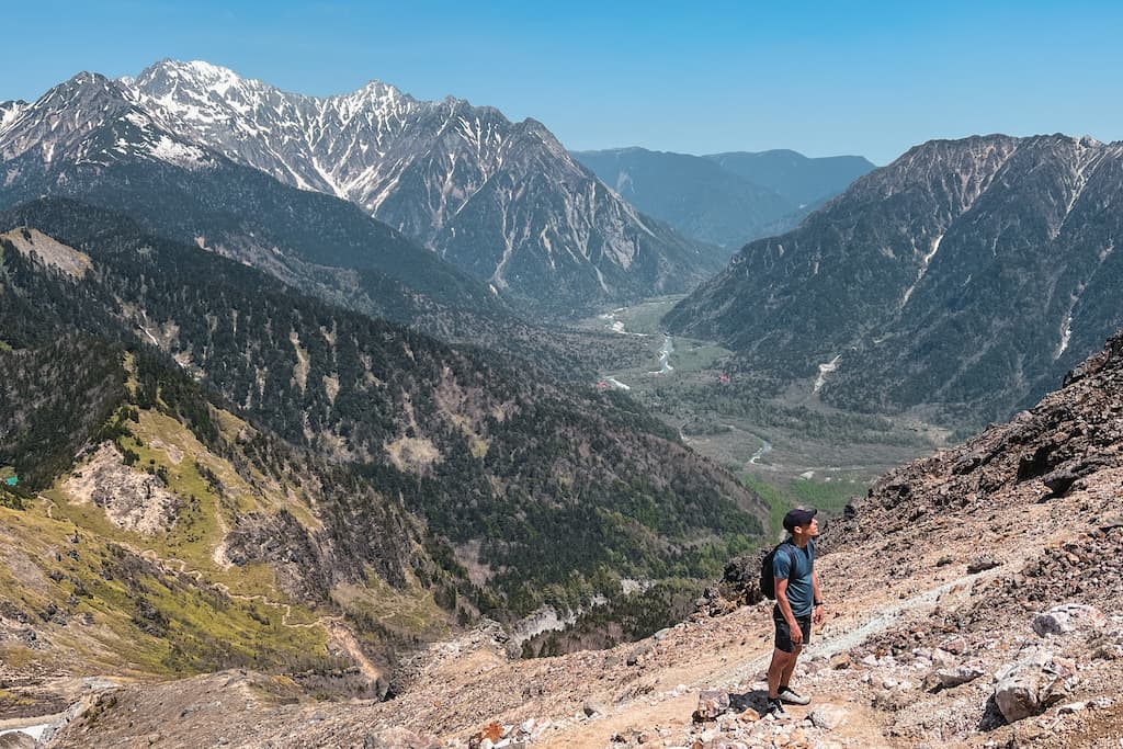 Wandelroute naar de top van Mount Yakedake , in Kamikochi in de Japanse Alpen