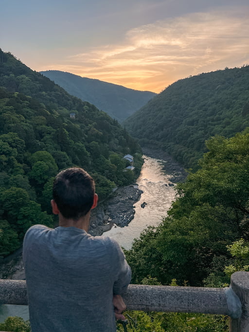 Door het Arashiyama Bamboebos wandelen