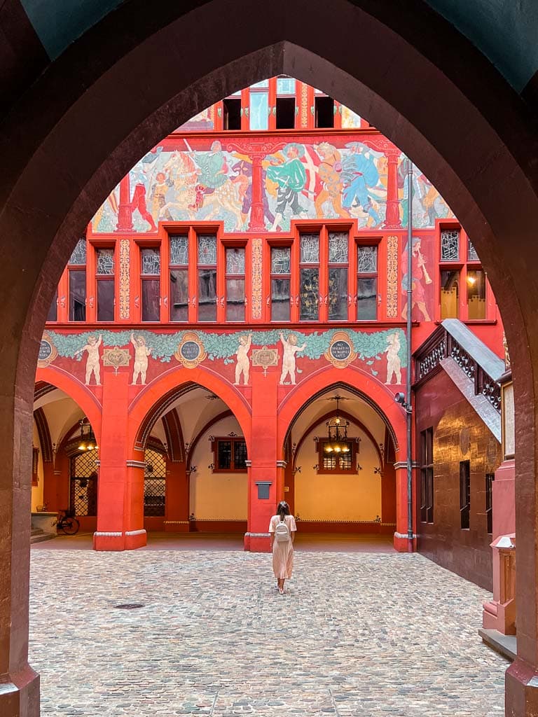 Wat te doen in Basel, Zwitserland: zomerse activiteiten + tips: Stadhuis Bazel