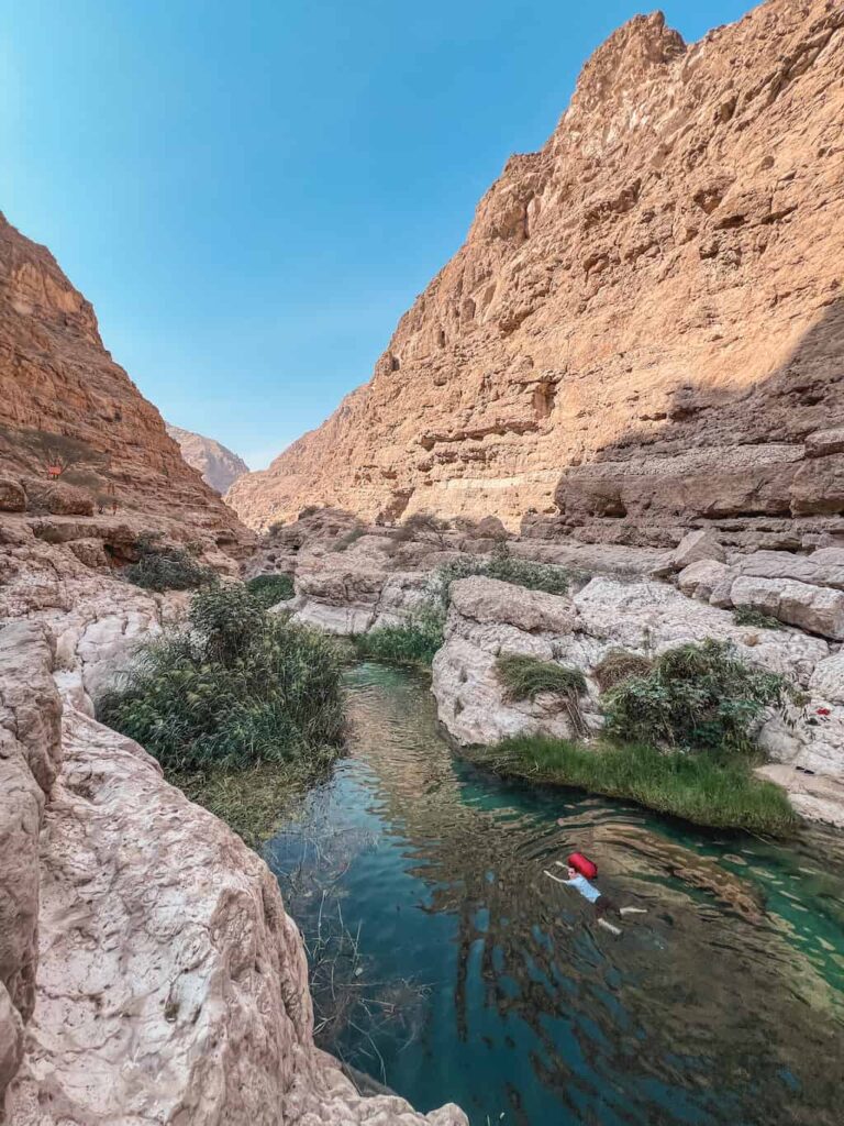 Wadi Shab Oman : Reisroute Oman: roadtrip langs de mooiste plekken (route + tips)