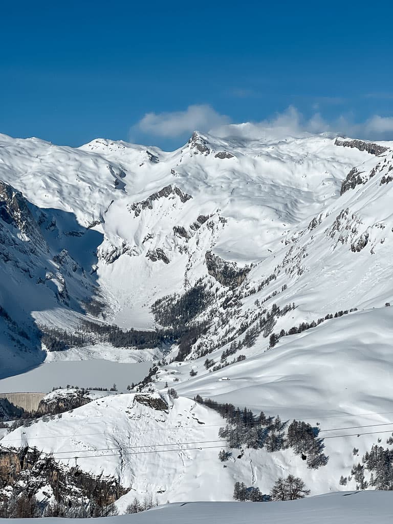 Besneeuwde berg