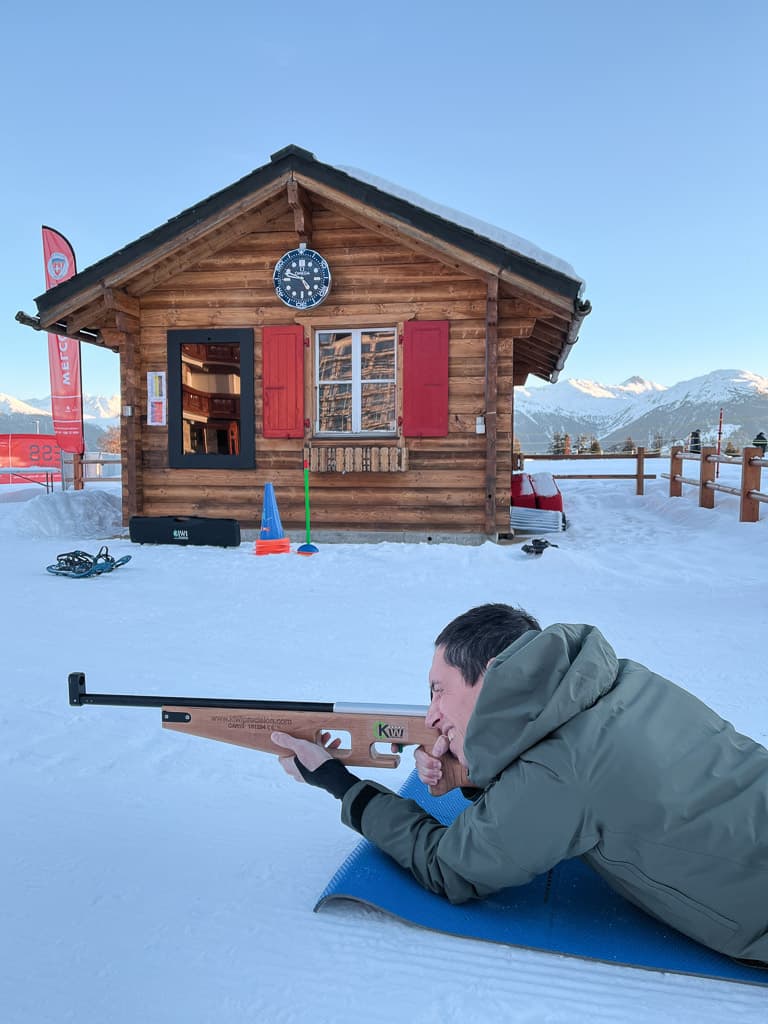 Winter magie in Crans-Montana: skiën en unieke activiteiten: sneeuwschoenwandelen en biatlon