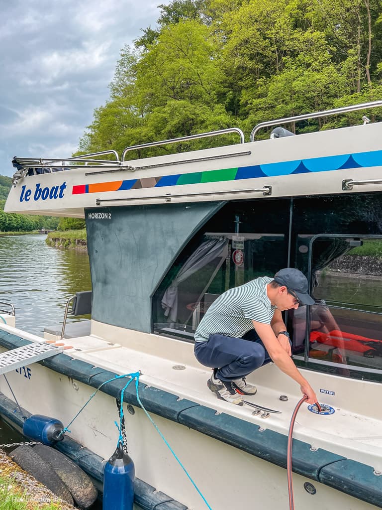 Onze vaarvakantie in Frankrijk zonder vaarbewijs: water bijvullen