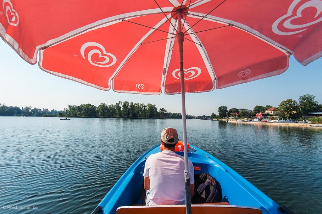 Citytrip Wenen: bezienswaardigheden in de zomer: Alte Donau boot huren