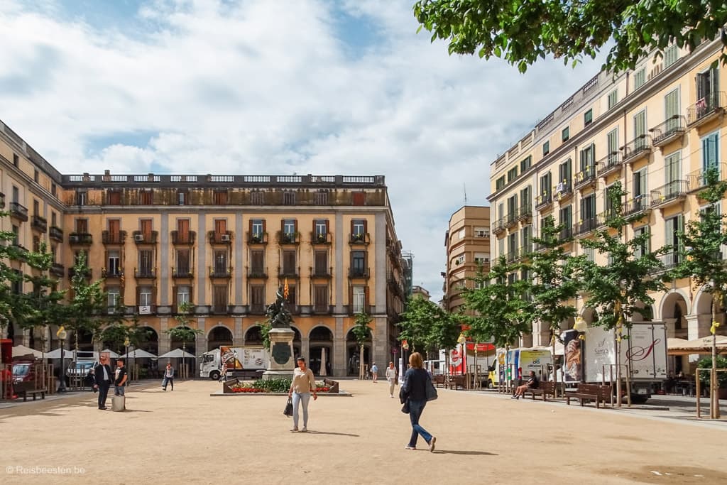 Wat te doen in de stad Gerona (Girona) in Spanje: Plaça de la Independència