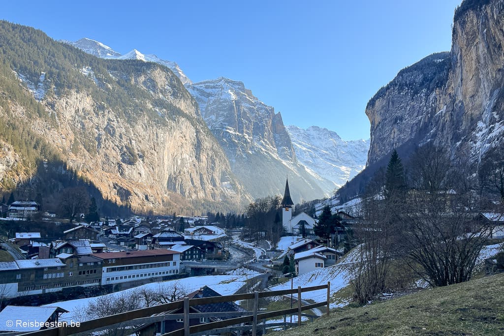 Winter in Interlaken, Zwitserland; leuke dingen om te doen: Staubbachwaterval in Lauterbrunnen