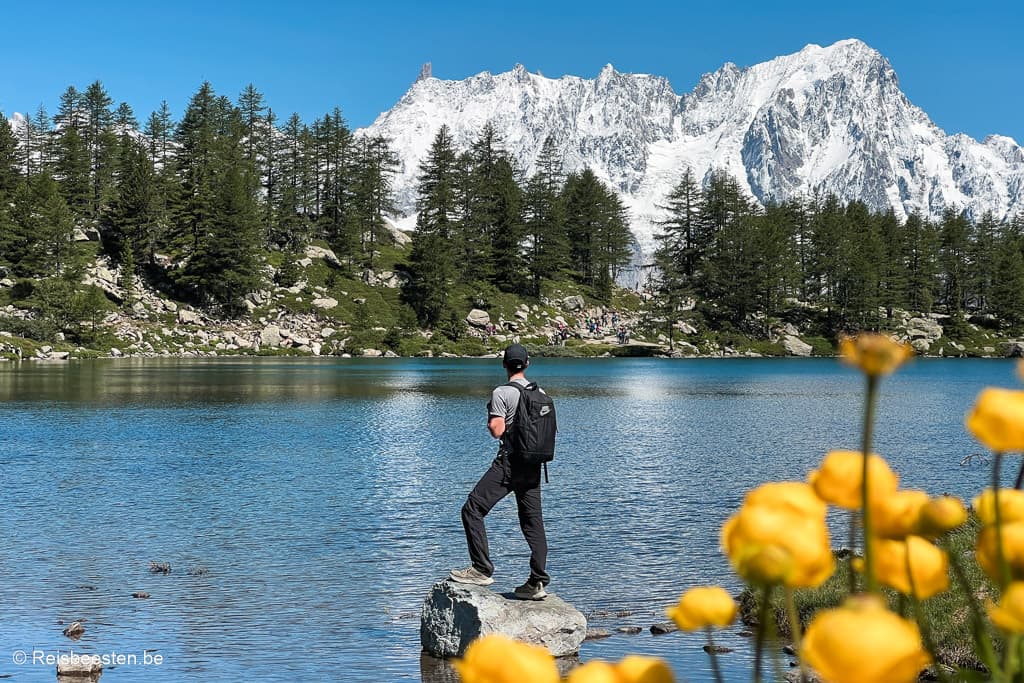 Zomer in La Rosière in Frankrijk: leuke activiteiten om te doen: steek de grens over naar Italie en bezoek lago d'Arpy met zicht op de Mont Blanc