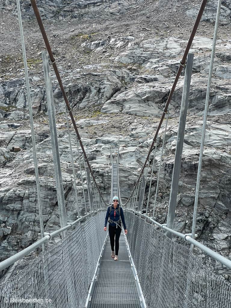 Micro-avontuur in Val de Bagnes in Zwitserland: wandelen, fietsen & kamperen : hike van Cabane Brunet via Panossiere naar Fionnay: Passerelle de Corbassière