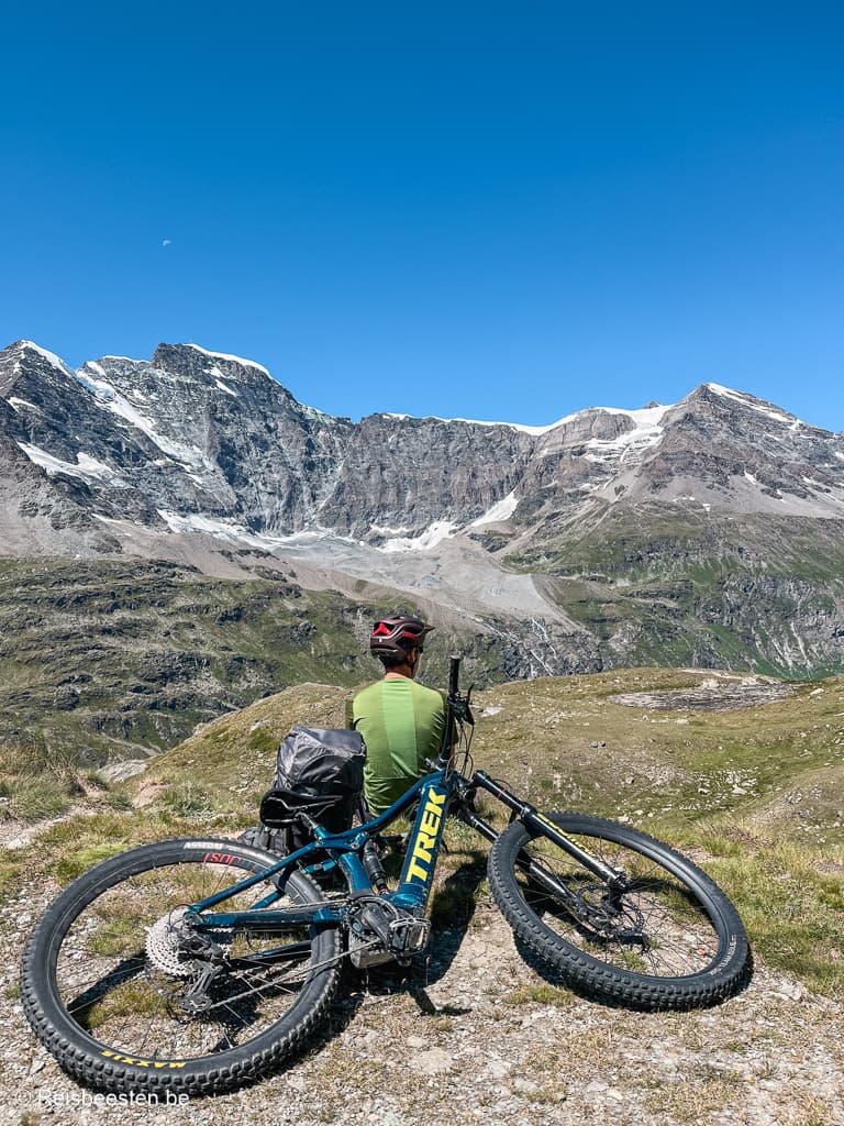 Micro-avontuur in Val de Bagnes in Zwitserland: wandelen, fietsen & kamperen : met de elektrische mountainbike naar het Mauvoisin dam en de Chanrion hut