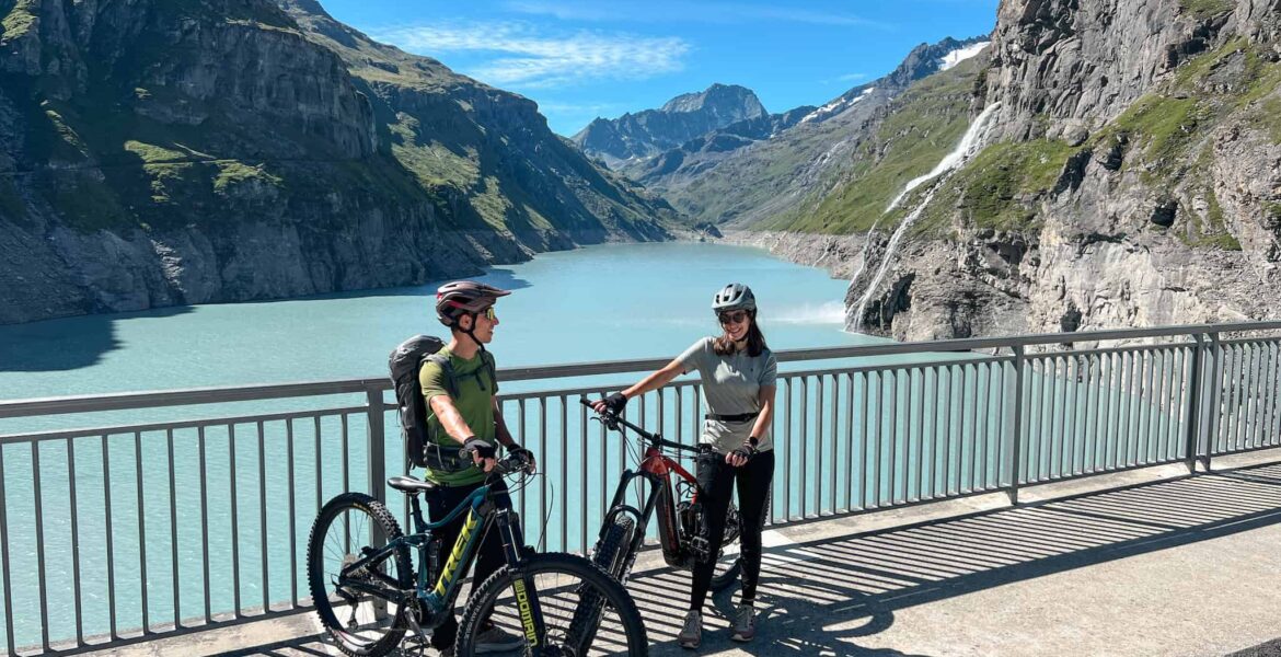 Micro-avontuur in Val de Bagnes in Zwitserland: wandelen, fietsen & kamperen : met de elektrische mountainbike naar het Mauvoisin dam en de Chanrion hut