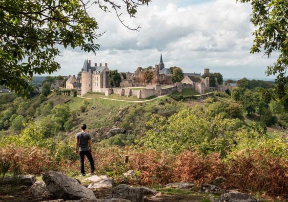 Sarthe & Mayenne: verborgen parels van Pays de la Loire in Frankrijk: het middeleeuwse dorpje Sainte-Suzanne en het kasteel