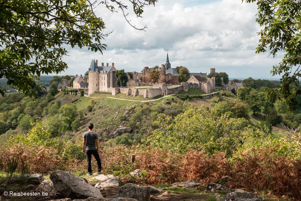 Sarthe & Mayenne: verborgen parels van Pays de la Loire in Frankrijk: het middeleeuwse dorpje Sainte-Suzanne en het kasteel