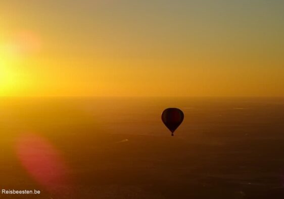Rondreis Zuid-Tunesië hoogtepunten: Douz zonsondergang heteluchtballon Balloons Event Show