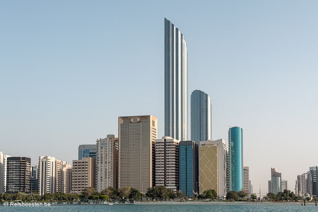 bezienswaardigheden in Abu Dhabi (Verenigde Arabische Emiraten) & tips om te doen: corniche skyline