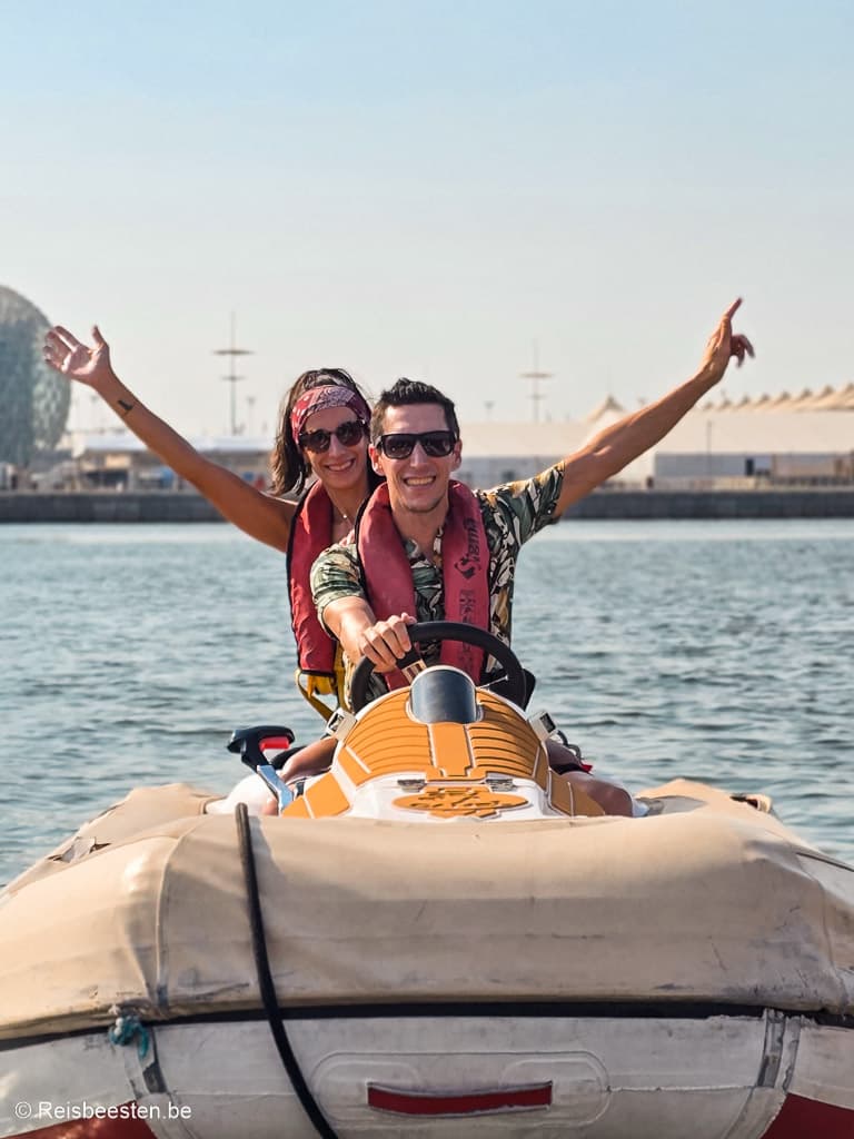bezienswaardigheden in Abu Dhabi (Verenigde Arabische Emiraten) & tips om te doen: speedboot tocht Yas Island