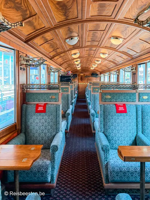 Swiss Travel Pass Zwitserland: ervaring, prijzen & tips: Belle Epoque trein GoldenPass interieur
