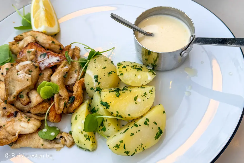 Filets de perches eten, lokale specialiteit die we zelf meermaals hebben uitgetest