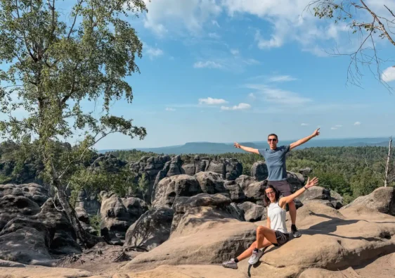 onvergetelijke wandelingen in Saksisch Zwitserland in Duitsland: Reisbeesten op de Carolafelsen viewpoint