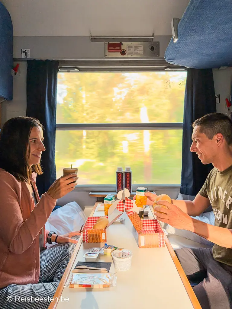 Review European Sleeper nachttrein: onze ervaring & tips: ontbijt op de trein