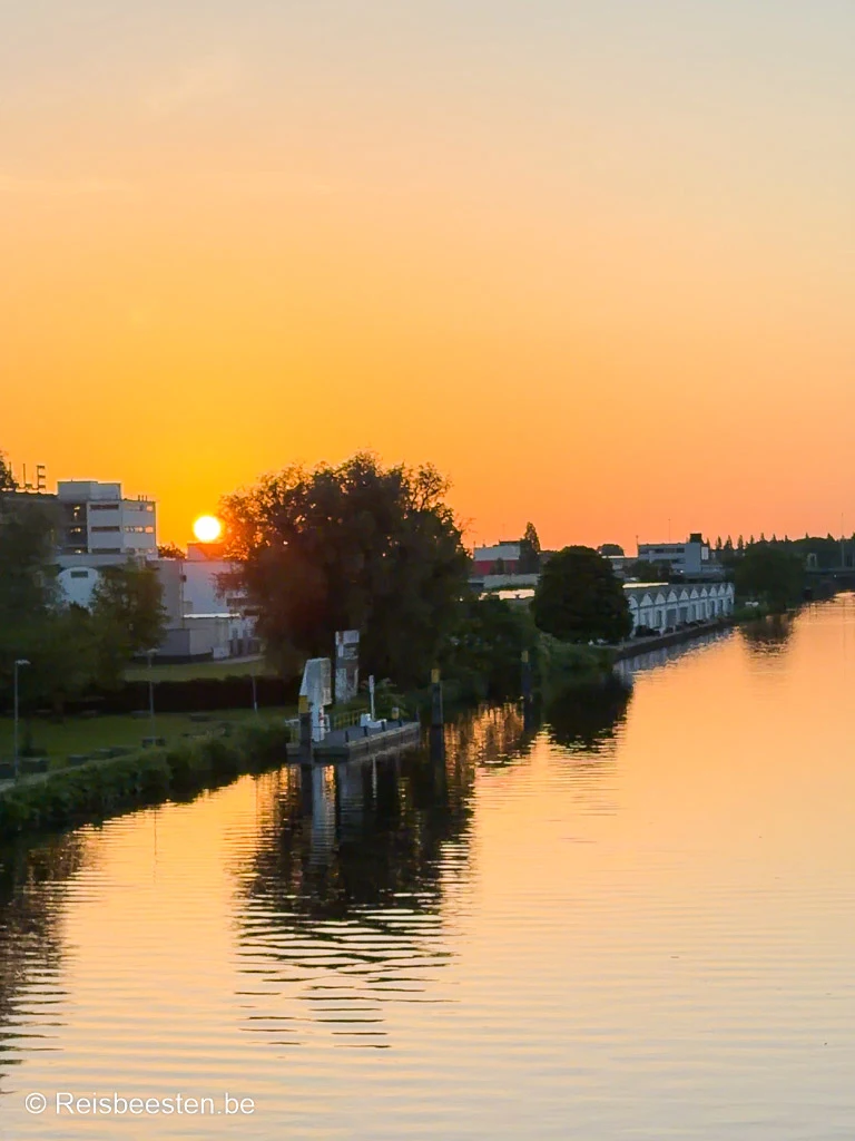 Review European Sleeper nachttrein: onze ervaring & tips: zonsondergang vanuit het raam