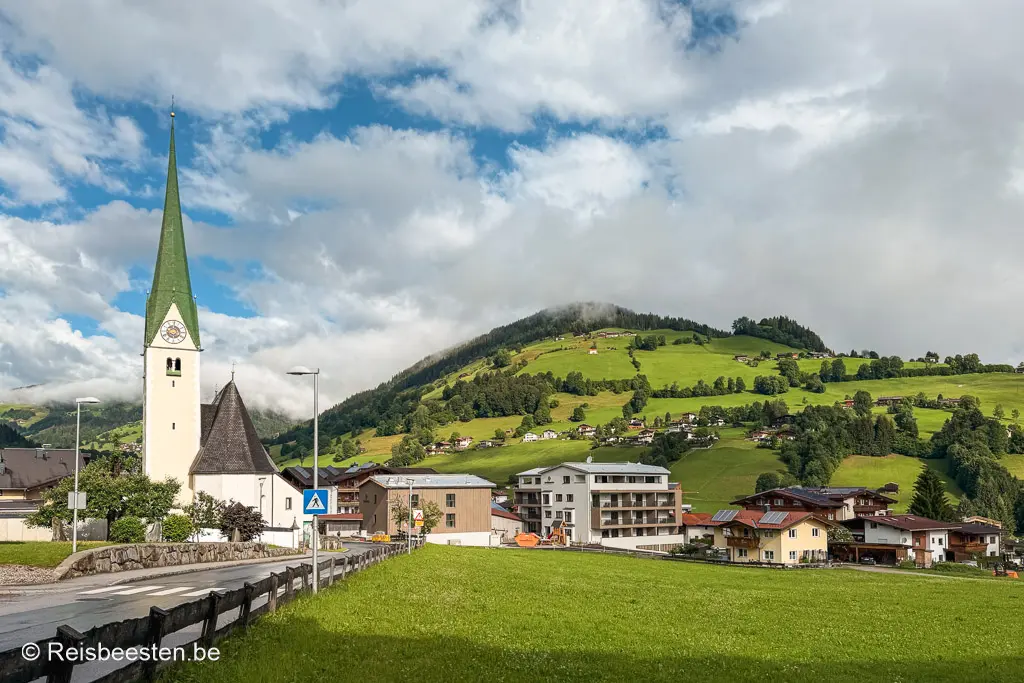 Ontdek Wildschönau in Oostenrijk : 5 prachtige wandelroutes & leukste dorpjes: Niederau kerk